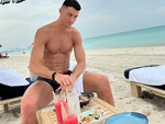 Cristiano Ronaldo 'chạy trốn' tìm phút bình yên