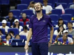 Medvedev tố trọng tài ‘đe dọa’ mình trước khi bỏ cuộc ở China Open