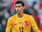Thủ môn Berke Ozer đối mặt án treo giò 1 năm vì 'trốn' khỏi tuyển Thổ Nhĩ Kỳ