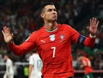 Cristiano Ronaldo đi vào lịch sử vòng loại World Cup