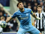 Thủ môn của Newcastle kiến tạo khó tin tại Champions League