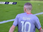 Lý do tiền đạo Jamie Vardy mặc áo đấu in tên vợ thi đấu ở Serie A