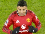 Casemiro ngơ ngác khi bị thay ra ở Ngoại hạng Anh