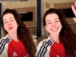 Sao nữ Hollywood Anne Hathaway bị fan Arsenal 'check VAR'