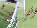 Trọng tài bị chỉ trích ‘check VAR như xem phim hài’ ở Brazil