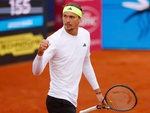 Fan nói điềm lành khi máy bay chở Zverev dự Roland Garros bị sét đánh