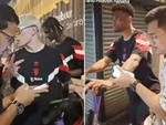 Sao Man Utd Diallo thuê scooter điện ở Malaysia mà quên mang tiền