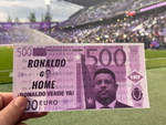 Fan Real Valladolid tung 60.000 tờ ‘tiền Ronaldo’ đuổi khéo huyền thoại Brazil