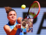 Jasmine Paolini ‘trừng phạt’ cổ động viên giành giật tặng phẩm ở Roland Garros