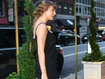 Ảnh vui 3-6: Taylor Swift bị nghi mang thai vì một tấm hình