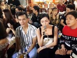 Lệ Quyên và nhiều sao Việt hát ở quán nhậu gây sốt
