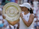 Swiatek thắng ‘trắng’ Anisimova ở trận chung kết Wimbledon áp đảo nhất mọi thời đại