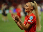 'Nữ cầu thủ quyến rũ nhất thế giới' Lehmann có vệ sĩ riêng tại Euro nữ 2025
