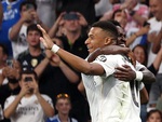 Một quy tắc bắt buộc tại Real Madrid đang ‘cởi trói’ cho Mbappe