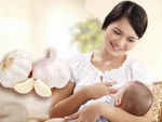 Ig Nobel 2025: Trẻ sơ sinh thích bú sữa khi mẹ mới ăn tỏi