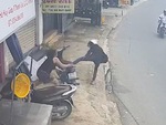 Nữ gia chủ nhanh chân giật lại xe máy từ tay tên trộm