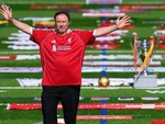 Fan Liverpool lập kỷ lục Guinness với hơn 1.047 áo đấu ‘Lữ đoàn đỏ’
