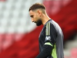 Fan 'cà khịa' khi thủ môn Donnarumma đấm bóng vào… lưới nhà