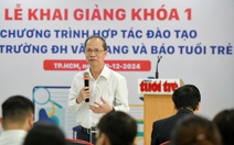 Lần đầu tiên 400 sinh viên Trường đại học Văn Lang học tại tòa soạn báo Tuổi Trẻ