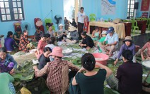 Người dân Đà Nẵng gói bánh tét, làm thịt ngâm nước mắm gửi tặng vùng lũ miền Bắc