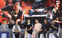 Ê kíp Địa đạo giao lưu, chiếu phim chưa từng công bố về ngày 30-4-1975 ở đường đi bộ Nguyễn Huệ