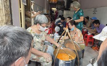 Bánh canh giò heo 'một giờ' sắp ngừng bán, thực khách vây kín quán