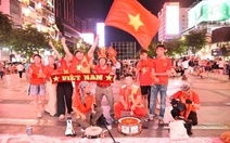 Trực tiếp: Biển người ở phố đi bộ Nguyễn Huệ 'tiếp lửa' U23 Việt Nam đấu với U23 Trung Quốc