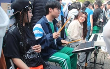 Học sinh Đà Nẵng thích thú trải nghiệm các gian hàng tại chương trình tư vấn tuyển sinh