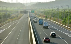 Nâng tốc độ tối thiểu và cấm nhiều loại xe đi làn trong cao tốc Phan Thiết - Dầu Giây