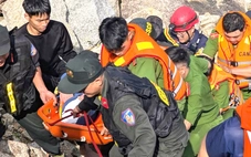 Công an, biên phòng phối hợp cứu sống 2 du khách nước ngoài đuối nước