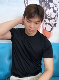 Thanh niên đam mê đi 'xăm' bị bác sĩ nhắc nhở