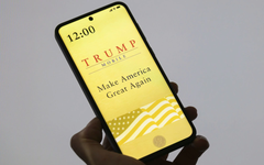 Nghị sĩ Dân chủ đòi điều tra điện thoại Trump Mobile