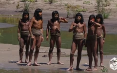 Nạn phá rừng, buôn ma túy đang ‘bức tử’ bộ lạc chưa từng tiếp xúc thế giới?