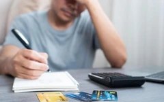 Chuyện gì khiến tim mệt nhanh như bệnh lý tim mạch? Lúc nào cũng túng tiền tiêu!