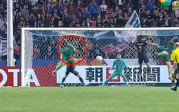 Pha cứu thua "quý hơn vàng" của thủ môn Thái Lan trước Iraq