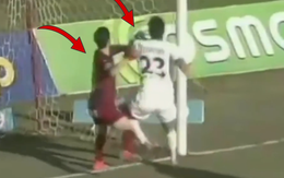 Cầu thủ dùng tay cản phá pha ghi bàn của chính mình