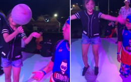 Bé gái trổ tài xoay bóng khiến nghệ sĩ đường phố phải trầm trồ