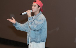 Sơn Tùng M-TP xuất hiện chớp nhoáng tại rạp phim, fan phấn khích hú hét không ngừng.