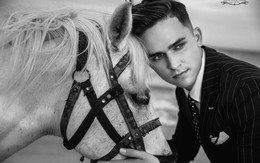 'Thầy giáo Mỹ' đẹp trai thành hiện tượng mạng nhờ nói sõi tiếng Việt