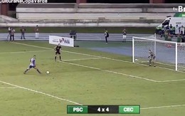 Hậu vệ sút hỏng penalty khi lấy đà 13 bước rồi đi bộ 'trêu ngươi' thủ môn