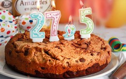 Ý tưởng điên rồ nhưng rất thực tế: Mừng sinh nhật mỗi năm 2 lần nhờ cây nến dấu phẩy