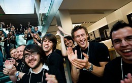 Loạt ảnh xếp hàng chờ mua iPhone từ năm 2007 khiến iFan nhớ hoài