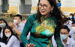 Vua Còm 5/11: NS Kim Xuân mong nam sinh mặc áo dài chào cờ đầu tuần