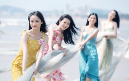 Thí sinh hoa hậu mặc váy dài, vừa kéo lưới vừa ăn kem 'bị soi'