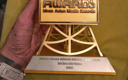 Binz xóa vội ảnh đoạt cúp Best Asian Artist Vietnam giải MAMA 2020