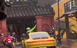 Du khách kém ý thức: Lái xe sang vào phố cổ, rung cây để 'sống ảo'