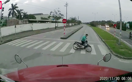 Nam thanh niên vứt xe máy khi thấy container lao về phía mình