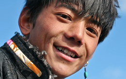 'Hoàng tử cưỡi ngựa' nổi tiếng sau 1 đêm, vực dậy du lịch địa phương