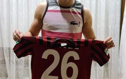 Cầu thủ cạn lời khi đội bóng không có tiền mua áo mới