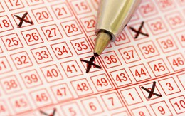 Trúng số suốt 1 năm không dám nhận thưởng vì không biết... tiêu gì